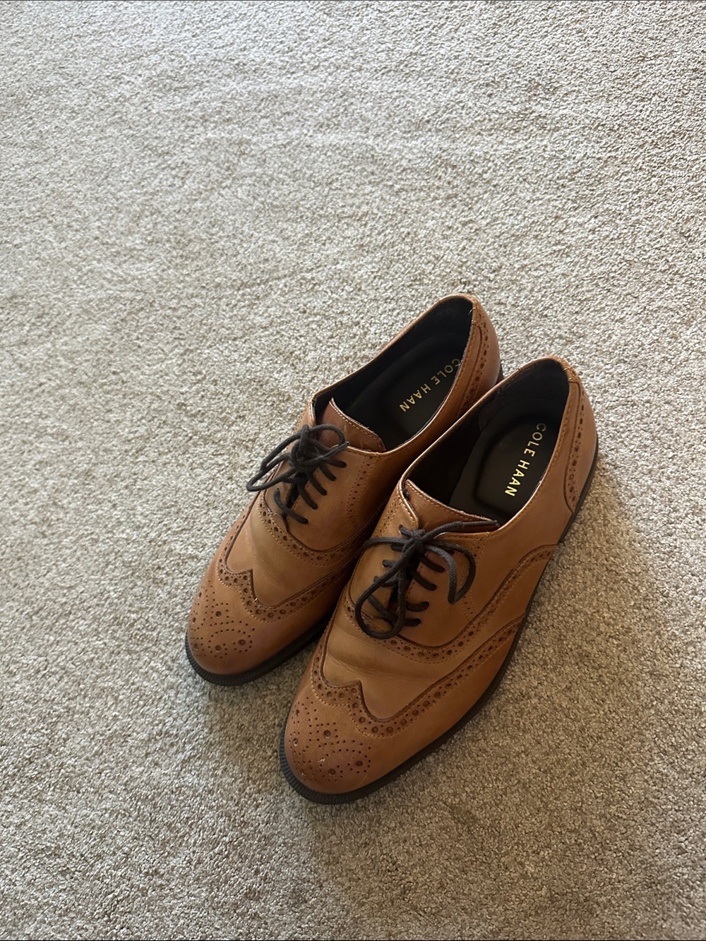 Cole Haan Men’s Tan leather  Wingtip Oxfords size 9 1/2